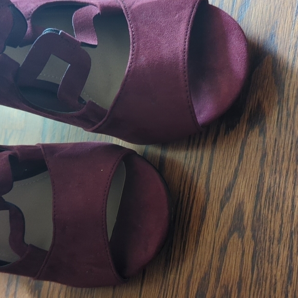 Torrid wine merlot Office Siren vegan suede strappy birdcage dress sandals. 9W - Picture 9 of 13